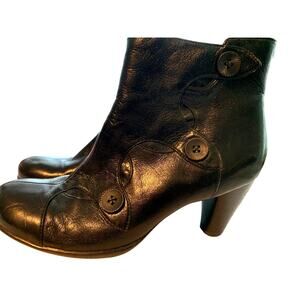 CLARKS INDIGO BLACK LEATHER ANKLE BOOTIES BLOCK HEEL ZIPPER BUTTON DETAIL 9M
